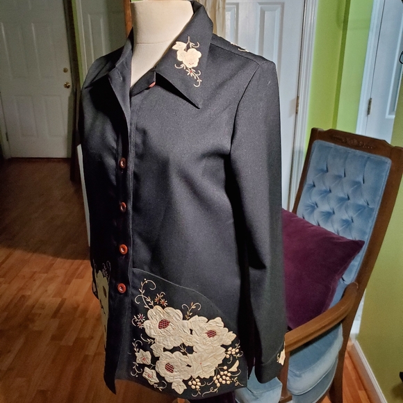 Hand Embroidered Authentic Vintage Jacket - Picture 2 of 6